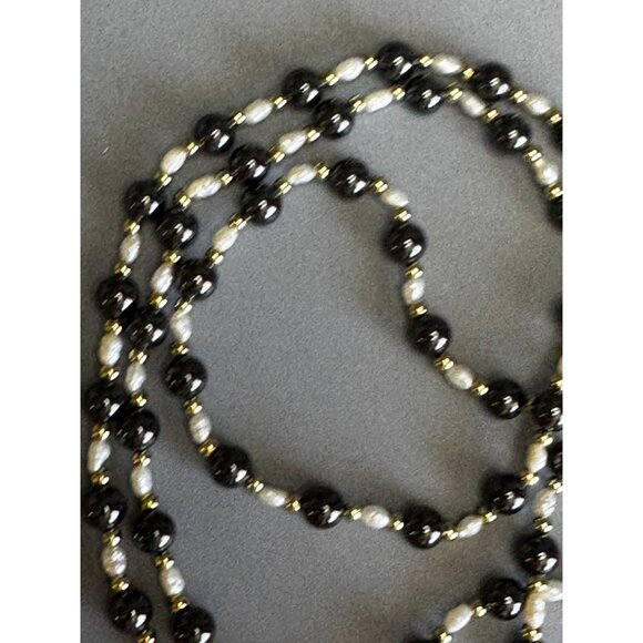 28" Freshwater Pearl and Black Glass Bead Necklace Gold Tone Spacers - Picture 4 of 6